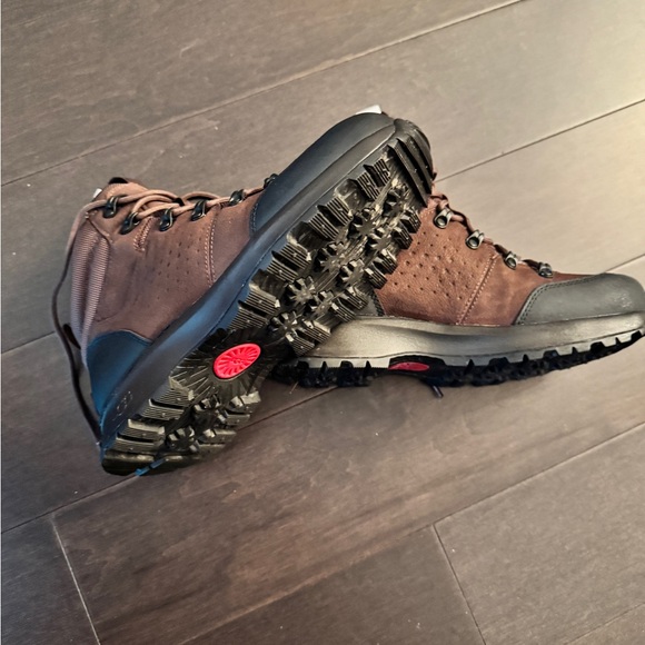 Worn only once. Available with box and inside shoe packaging - Picture 3 of 5